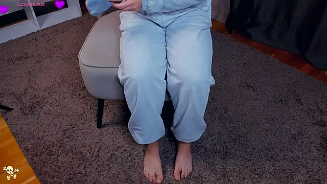 LaurelSatunas online show from November 13, 4:44 am