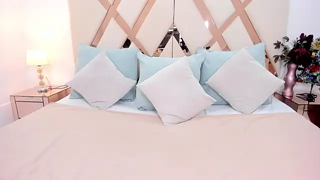 merielenbloom online show from November 25, 12:29 pm