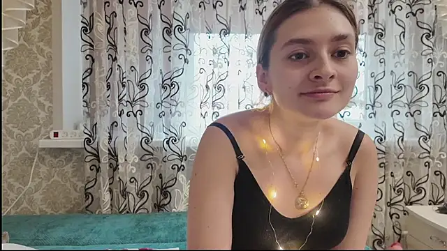 SweetLiaison online show from December 5, 7:41 am