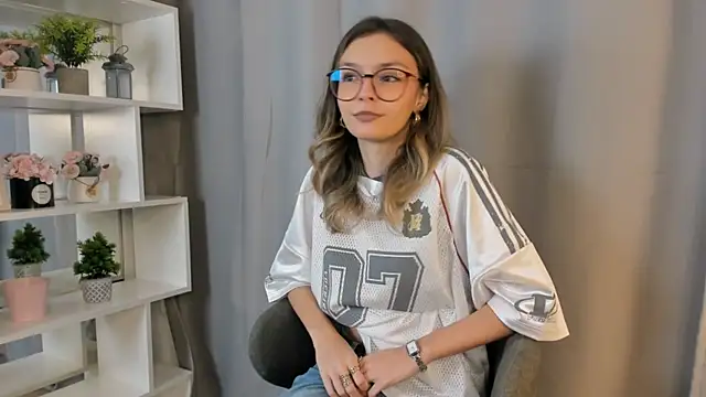 EvitaChant online show from November 9, 8:10 am