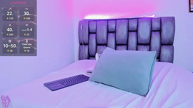 Saara Corraless online show from March 11, 6:32 pm