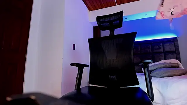 Saara Corraless online show from November 26, 7:59 pm