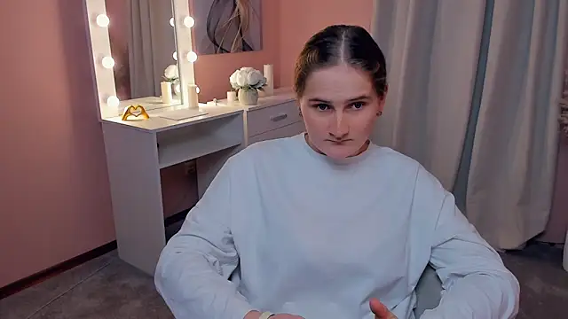 TorriBreckel online show from November 9, 9:49 am