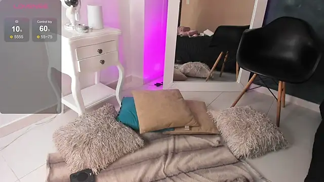 BellaRooux online show from December 18, 12:43 pm