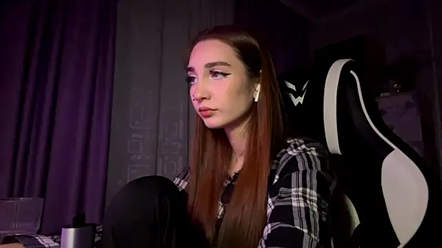 HollyPaw online show from November 30, 9:08 pm