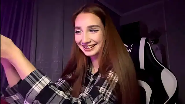 HollyPaw online show from November 15, 7:59 pm