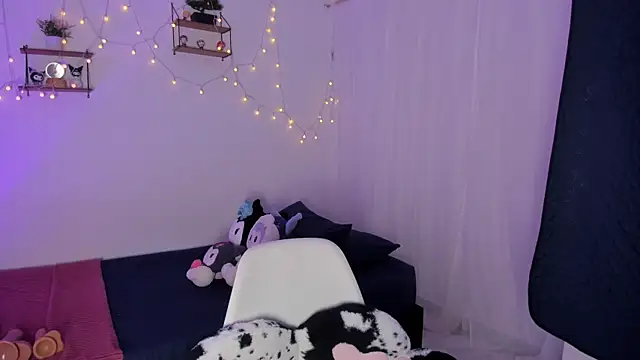Tamara Aluna  online show from June 13, 1:03 am