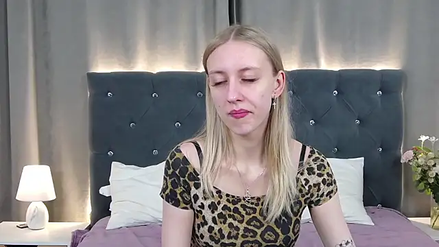 RachaelCute online show from April 17, 4:14 am