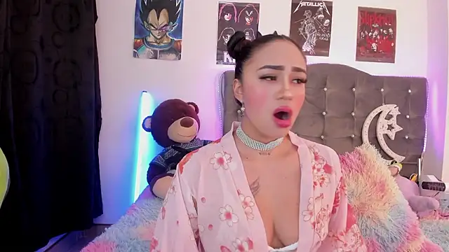 lunabritton1 online show from January 12, 4:07 am