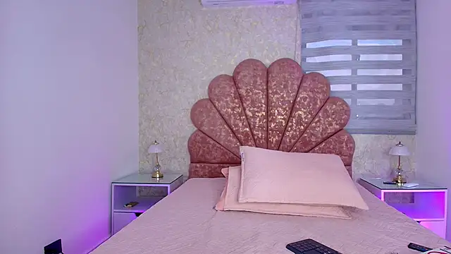 mia fontana  online show from December 17, 12:20 pm