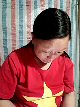 girl-hot2x online show from April 15, 12:39 pm