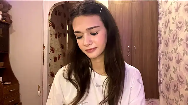 EunHendericks online show from November 14, 11:10 am