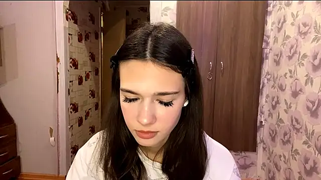 EunHendericks online show from November 15, 1:23 pm