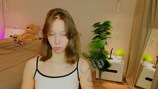 LilyPoetry  online show from December 3, 11:23 am