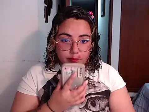 YiniBelle online show from February 20, 4:33 am