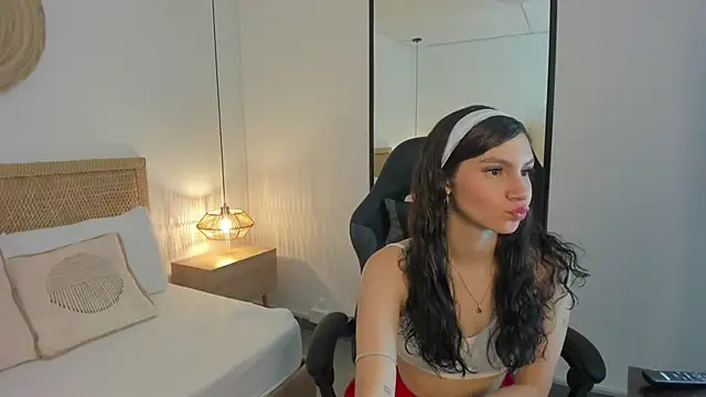 cloee20  online show from December 17, 2:27 am