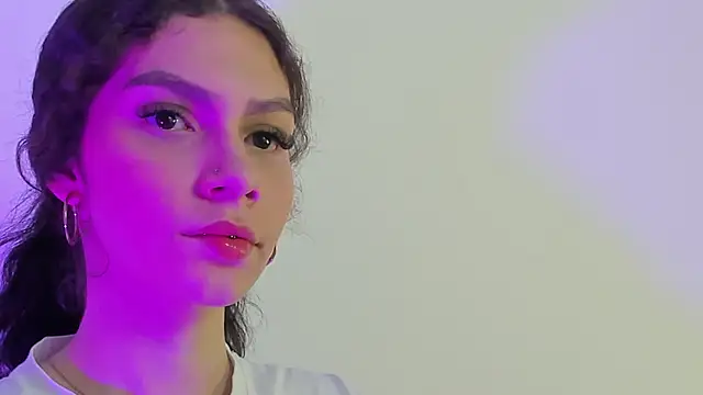 cloee20  online show from December 18, 2:38 am