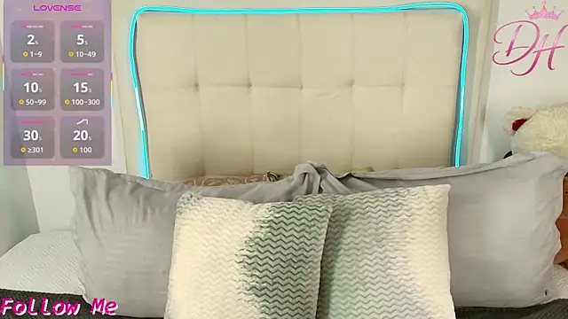 Daphne Hills online show from April 24, 6:11 pm