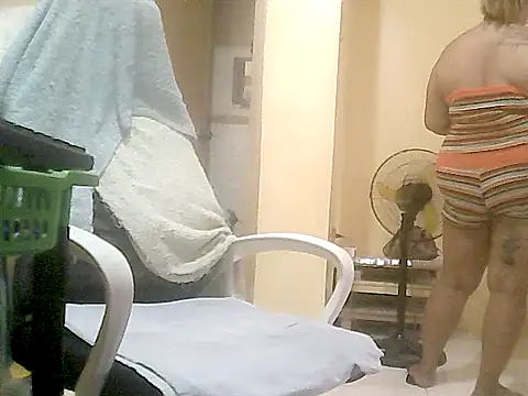 loriepinay46 online show from February 14, 1:51 am