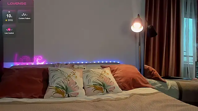 EllaRosss online show from December 3, 9:55 am