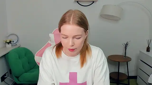 LavetaShiroma online show from December 5, 8:43 pm