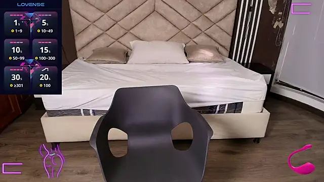 Laracooper  online show from November 26, 7:48 pm