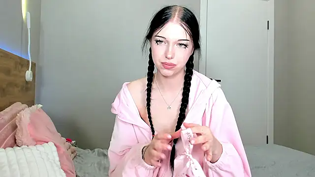 AmaiRin online show from December 5, 8:43 pm