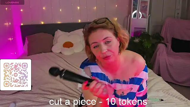 miss lisaaa online show from May 22, 3:04 am