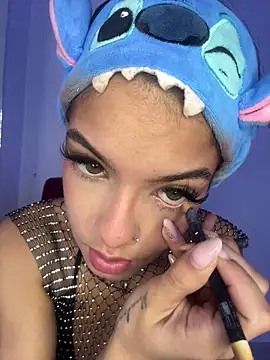 isis petite online show from December 4, 9:15 pm