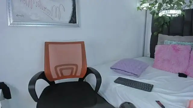 Lianna Smith  online show from November 29, 2:21 pm