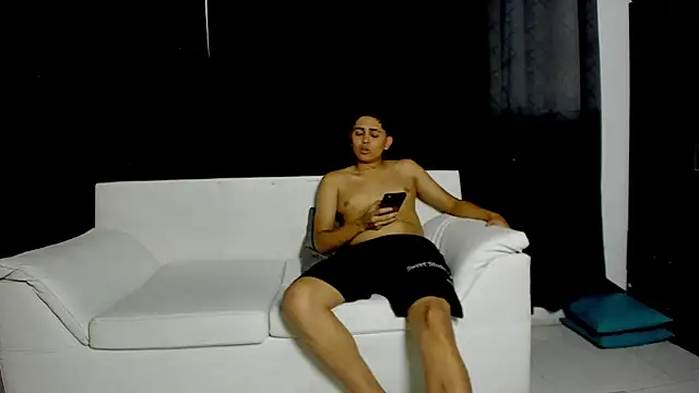 Reallyhotsexx333 online show from April 17, 5:09 am