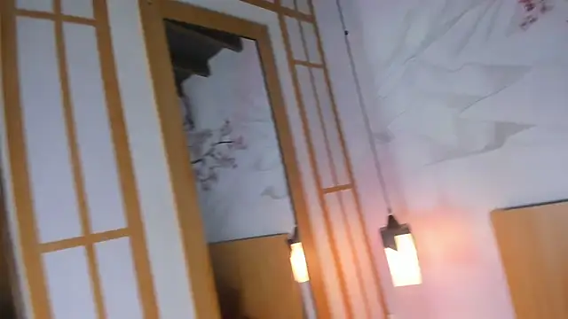 Laura Torress online show from February 5, 7:00 am