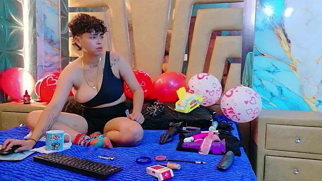 lunabustygirl online show from February 13, 8:21 pm