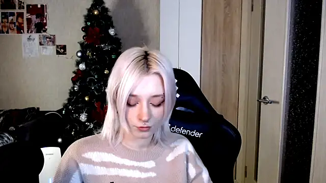 SophiaLur online show from December 15, 4:45 pm