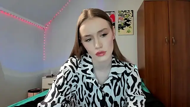 tinyglow online show from January 16, 9:00 pm