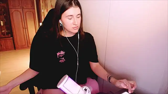 KristinaScott online show from February 12, 5:14 pm