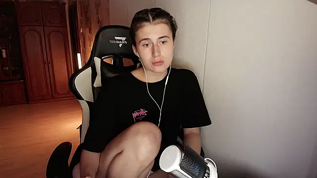 KristinaScott online show from February 13, 5:25 pm