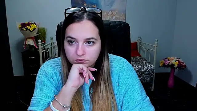 Maria Bond online show from December 5, 6:57 am