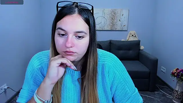 Maria Bond online show from December 4, 6:37 am