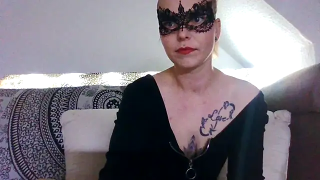 Vulva Koenigin97 online show from November 19, 8:20 pm