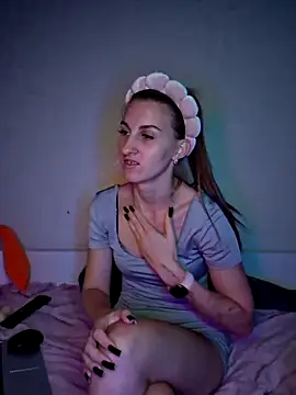 carolinakis  online show from November 22, 10:56 pm