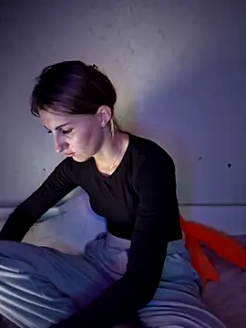 carolinakis  online show from February 21, 8:31 pm