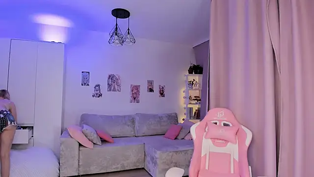 Tiffany Paw online show from January 17, 3:25 am