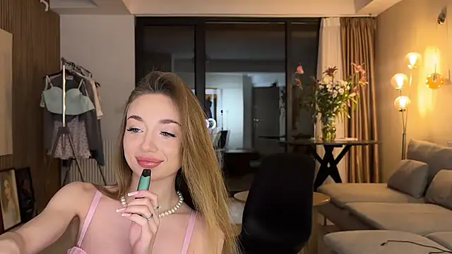 Jolienne online show from March 16, 9:19 pm