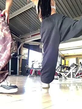 Dannii- online show from February 4, 2:42 pm