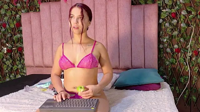 MiaJanss online show from February 2, 7:13 pm