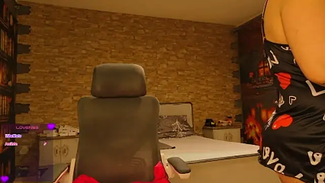 LeillaaX online show from April 7, 6:15 am