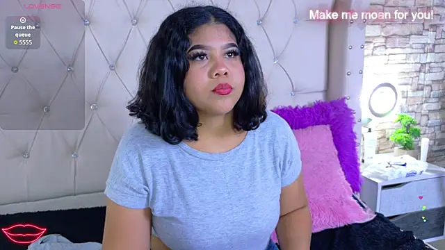 Amanda Mooree online show from April 18, 4:04 am