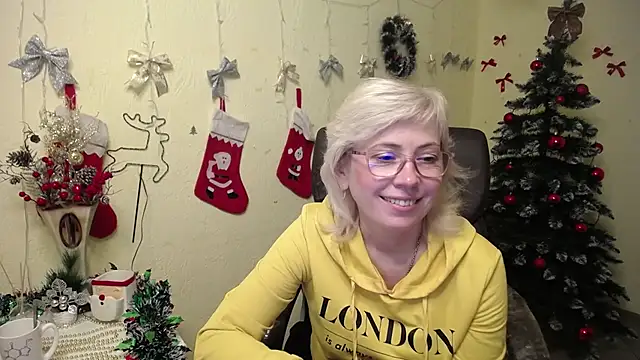 LaurenWishy online show from December 19, 11:57 am