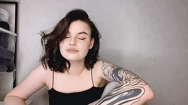 EllieVate online show from November 20, 5:14 pm